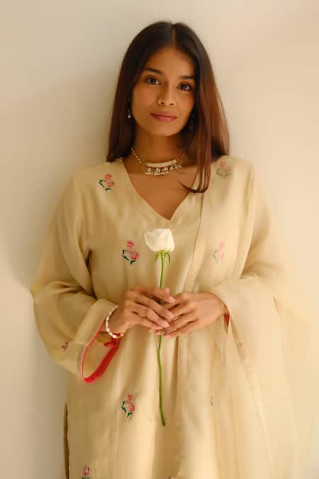 Buy_Juanita By Shubhda_Cream Chanderi Embroidery, Zari V-neck Handwoven Kurta Set _Online_at_Aza_Fashions