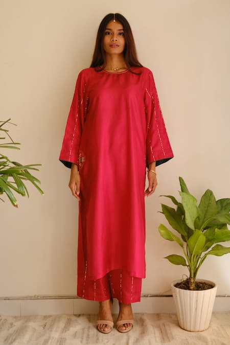 Buy_Juanita By Shubhda_Red Chanderi Split V-neck, Mandarin Collar Handwoven Kurta And Pant Set _Online_at_Aza_Fashions