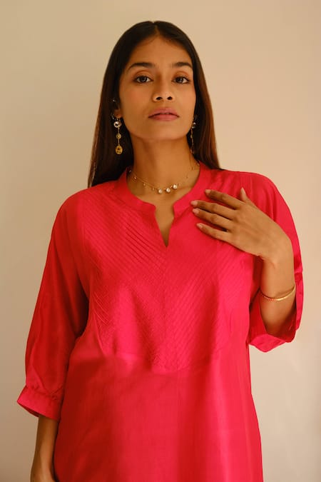 Shop_Juanita By Shubhda_Red Chanderi Split V-neck, Mandarin Collar Handwoven Kurta And Pant Set _Online_at_Aza_Fashions
