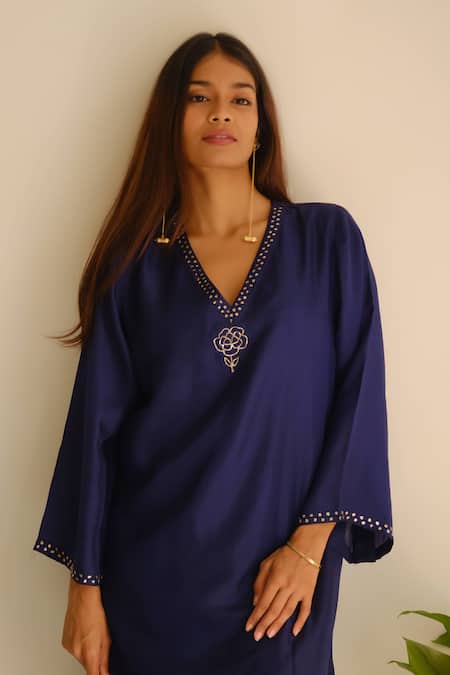 Juanita By Shubhda_Blue Chanderi Embroidery, Metallic Thread V-neck Kurta And Pant Set _at_Aza_Fashions