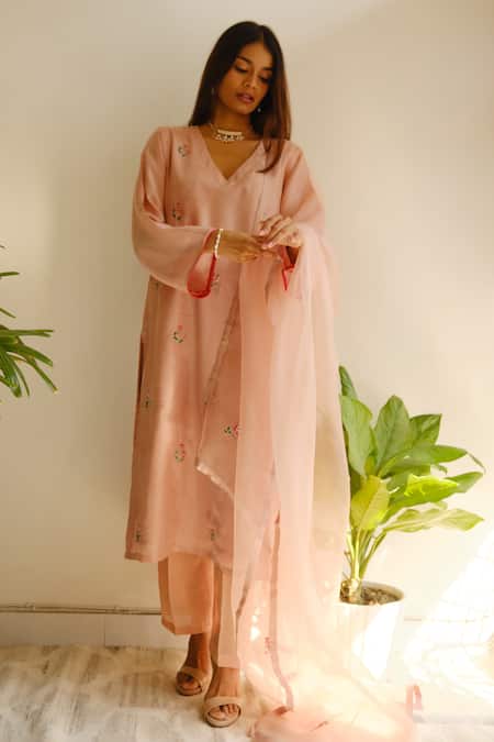 Buy_Juanita By Shubhda_Pink Chanderi, Cotton Embroidery, Zari V-neck Kurta Set 
