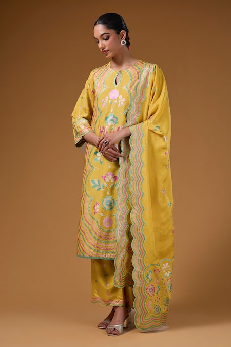 I Am Design_Yellow Silk Round Neck Bloom And Scallop Print Kurta Set _Online_at_Aza_Fashions