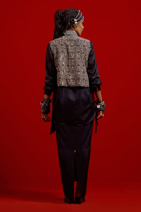 Aseem Kapoor Aara Embroidred Skirt Set 