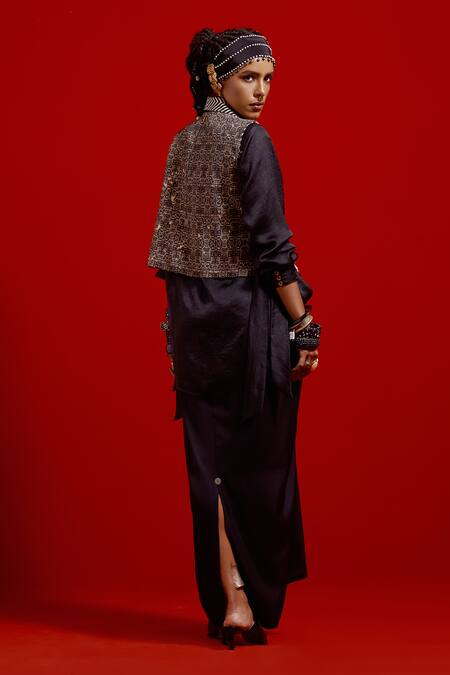 Aseem Kapoor_Black Silk Collared Aara Embroidred Skirt Set _at_Aza_Fashions