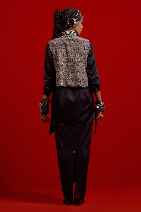 Aseem Kapoor Aara Embroidered Jacket 