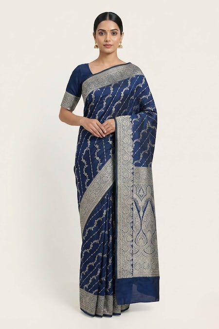 Naaritva India Flower Banarasi Saree With Running Blouse