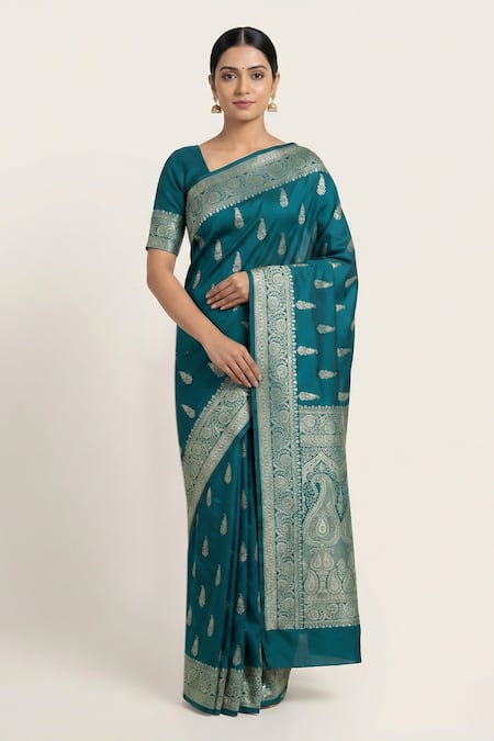 Naaritva India Paisley Pattern Saree With Running Blouse