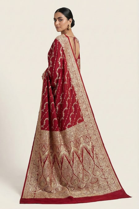 Naaritva India Flower Banarasi Woven Saree With Running Blouse