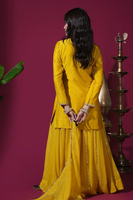 Komal Shah Flower Motif Embroidered Short Kurta Palazzo Set 