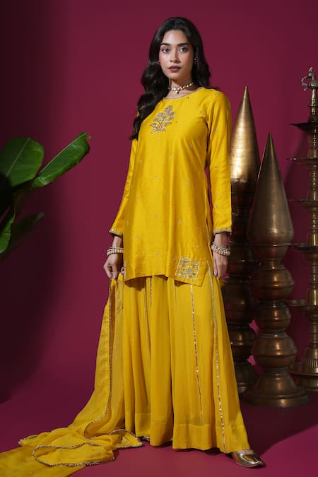 Komal Shah Flower Motif Embroidered Short Kurta Palazzo Set 