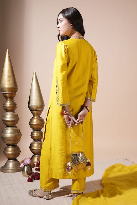 Komal Shah Chanderi Hand Embroidered Keri Motif Kurta Set 