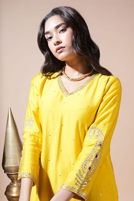 Komal Shah_Mustard Chanderi, Organza Embroidery, Sequins, Stones Hand Keri Motif Kurta Set _Online_at_Aza_Fashions