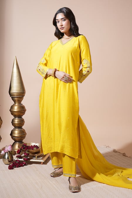 Komal Shah Chanderi Hand Embroidered Keri Motif Kurta Set 