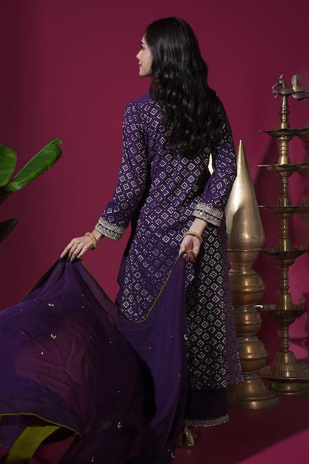 Komal Shah Zari Butta Floral & Chand Embroidered Kurta Set 