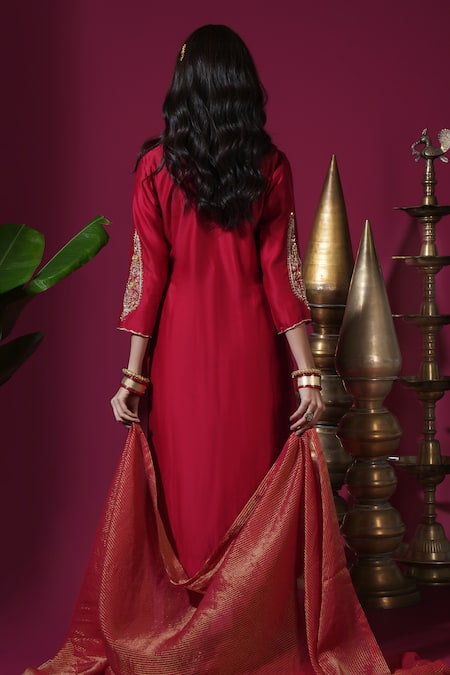 Komal Shah Asopalav Leaf Hand Embroidered Kurta Pant Dupatta 