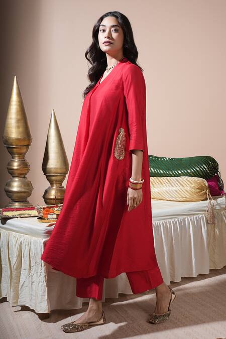 Komal Shah_Red Chanderi, Silk, Shantoon Embroidery V-neck Hand Keri Pocket Kurta Set _Online_at_Aza_Fashions