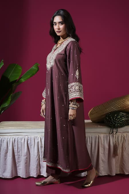 Komal Shah_Brown Chanderi Embroidery, Sequins V-neck, Mandarin Jacket Kurta And Pant Set _Online_at_Aza_Fashions