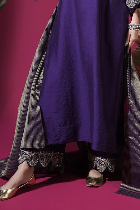 Komal Shah_Purple Chanderi, Tissue Embroidery V-neck Scallop Hand Kurta Pant Set _Online_at_Aza_Fashions