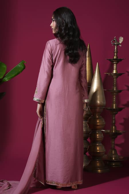 Komal Shah Hand Embroidered Kaftan Kurta Set With Lumpi Lace 