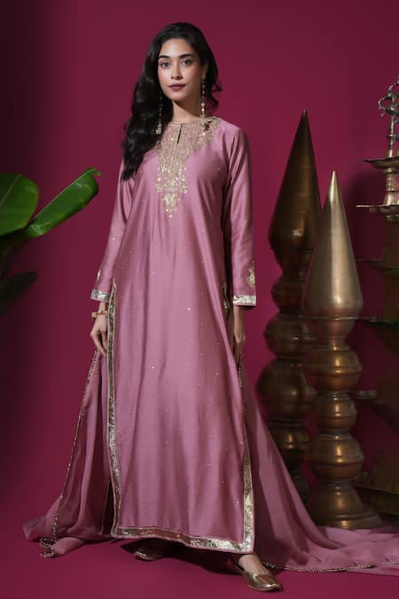 Komal Shah Hand Embroidered Kaftan Kurta Set With Lumpi Lace 
