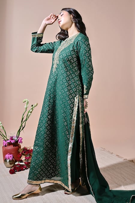 Komal Shah_Emerald Green Chanderi, Tissue Embroidery, Zari Round Neck Butta Kaftan Set _Online_at_Aza_Fashions