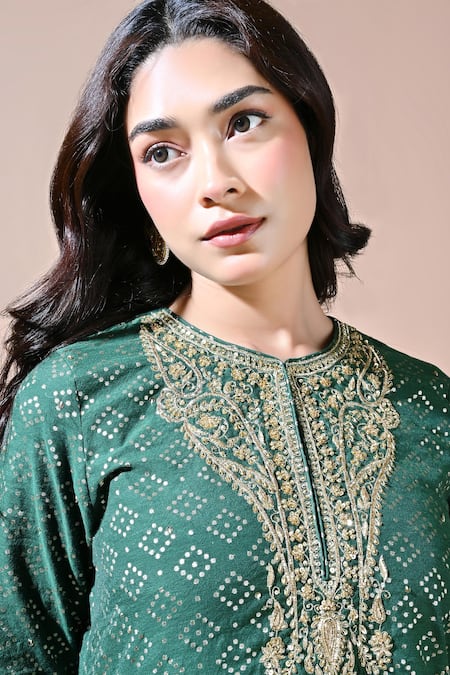 Buy_Komal Shah_Emerald Green Chanderi, Tissue Embroidery, Zari Round Neck Butta Kaftan Set _Online_at_Aza_Fashions