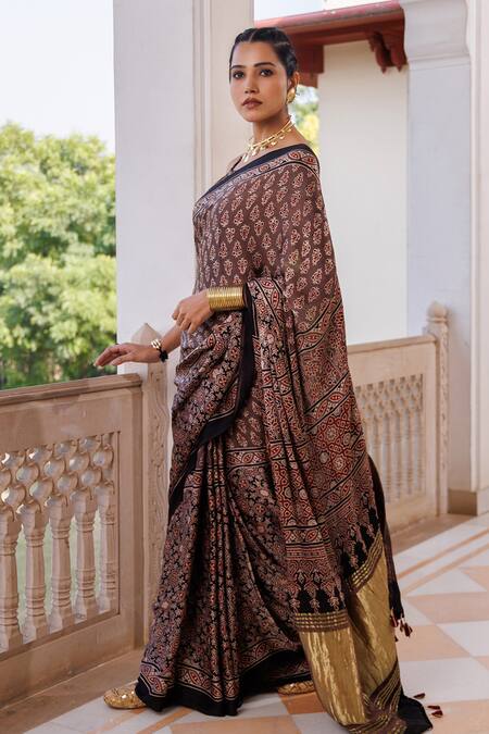 Geroo Jaipur_Brown Modal Zari Block Printed Saree With Unstitched Blouse Piece _Online_at_Aza_Fashions