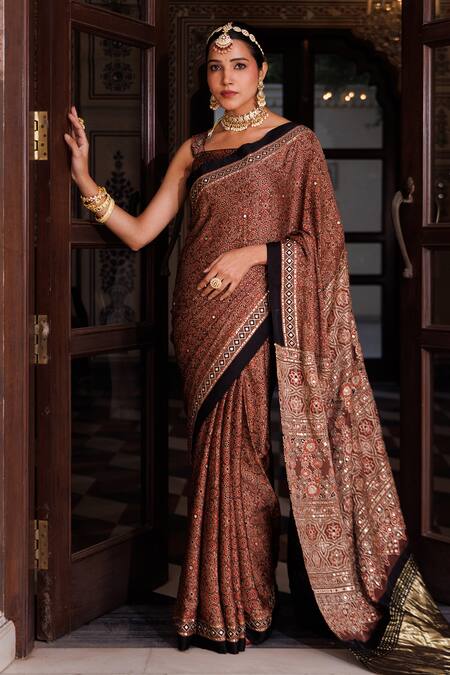 Geroo Jaipur_Maroon Modal, Silk Sequins, Geometric Printed Saree With Unstitched Blouse Piece _Online_at_Aza_Fashions