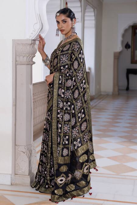 Buy_Geroo Jaipur_Black Modal Zari Checks Patterned Saree And Unstitched Blouse Piece Set _Online_at_Aza_Fashions