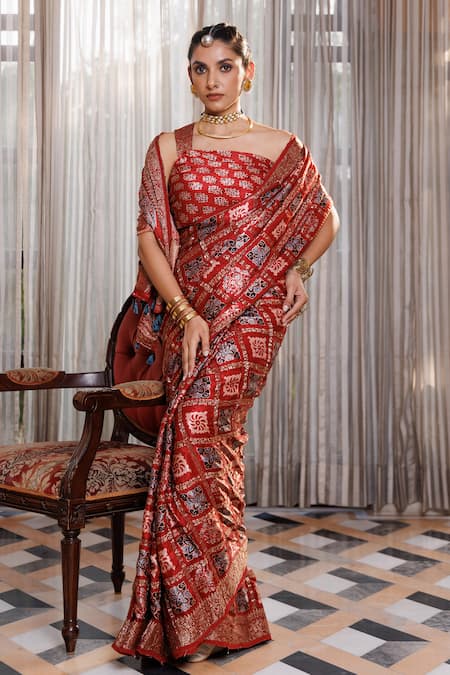 Buy_Geroo Jaipur_Maroon Modal, Silk Zari, Checks Woven Saree With Unstitched Blouse Piece _Online_at_Aza_Fashions