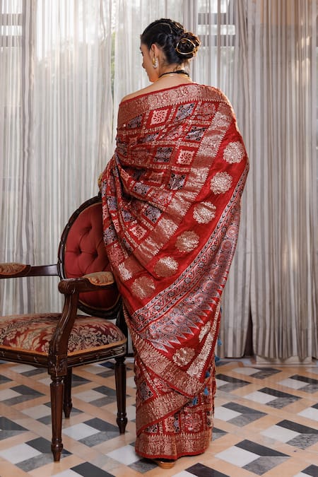 Geroo Jaipur Zari Checks Woven Saree With Unstitched Blouse Piece 