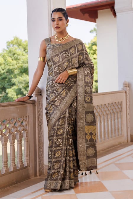 Geroo Jaipur Zari Checks Woven Saree With Unstitched Blouse Piece 