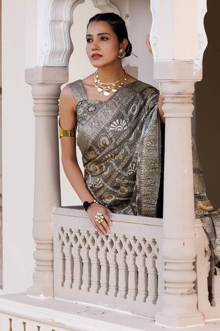 Buy_Geroo Jaipur_Grey Zari Checks Woven Saree With Unstitched Blouse Piece _Online_at_Aza_Fashions