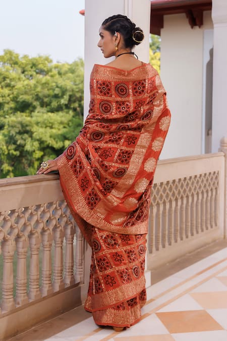 Geroo Jaipur Zari Checks Woven Saree With Unstitched Blouse Piece 