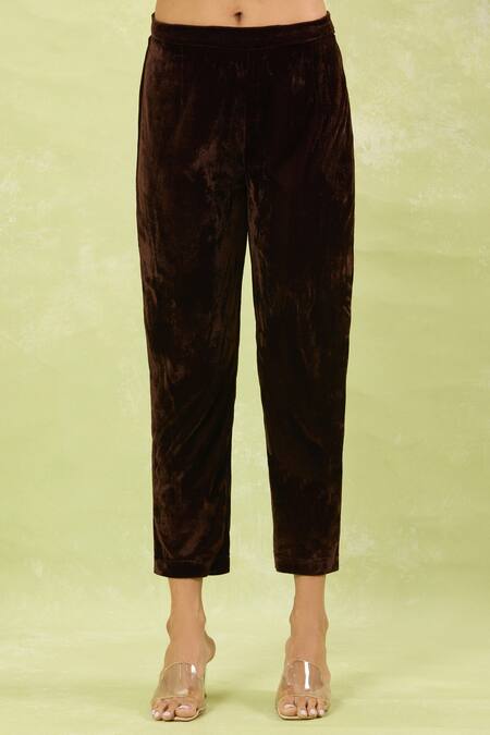 Samyukta Singhania_Brown Velvet Mirrors Split V-neck Hand Embellished Kurta Set _at_Aza_Fashions