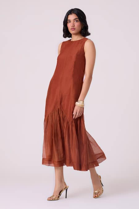 Buy_The Summer House_Brown Chanderi Round Neck Nadya Handwoven Midi Dress _Online_at_Aza_Fashions