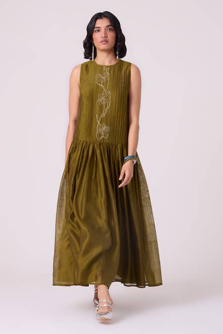 The Summer House_Green Chanderi Embroidery Round Neck Oleg Pleated Dress _at_Aza_Fashions