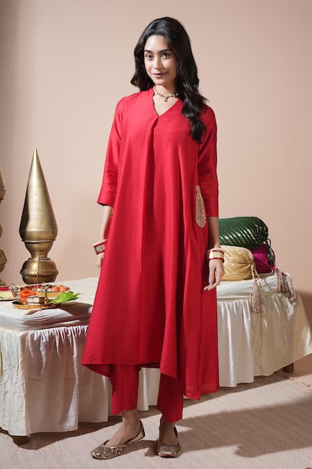 Komal Shah Chanderi Hand Embroidered Keri Pocket Kurta Set 