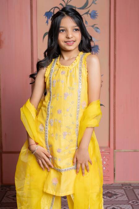 Kirti Agarwal - Pret N Couture Yellow Organza Embroidery, Gota Patti, Zari Kurta Set Online at Aza Fashions Kirti Agarwal - Pret N Couture_Yellow Organza Embroidery, Gota Patti, Zari Kurta Set _Online_at_Aza_Fashions