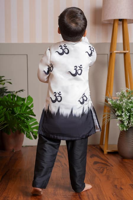 Kirti Agarwal - Pret N Couture Om Print Kurta & Pyjama Set 