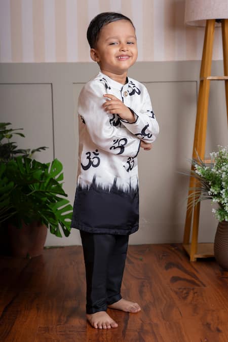 Buy_Kirti Agarwal - Pret N Couture_White Crepe, Cotton, Silk Om Print Kurta And Pyjama Set _Online_at_Aza_Fashions