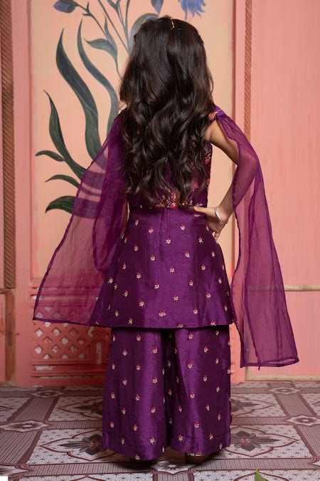 Kirti Agarwal - Pret N Couture Embroidered Kurta Set 