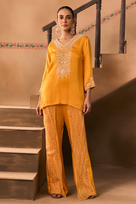 1999ad By Amita & Deepak_Orange Organza Embroidery, Beads, Sequins V-neck Thread Short Kurta And Pant Set _Online_at_Aza_Fashions