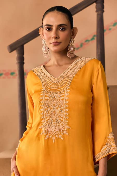 1999ad By Amita & Deepak_Orange Organza Embroidery, Beads, Sequins V-neck Thread Short Kurta And Pant Set _at_Aza_Fashions