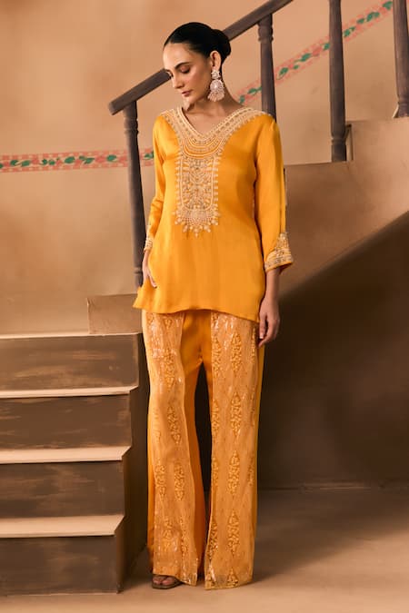 Shop_1999ad By Amita & Deepak_Orange Organza Embroidery, Beads, Sequins V-neck Thread Short Kurta And Pant Set 