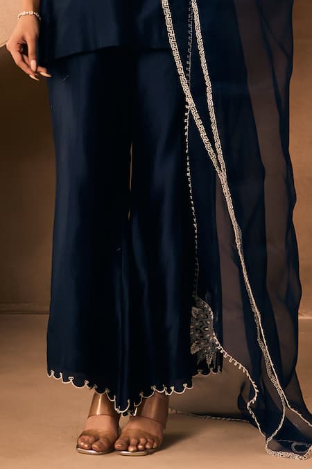 1999ad By Amita & Deepak_Blue Chanderi Embroidery, Zari V-neck Thread Kurta Set _Online_at_Aza_Fashions