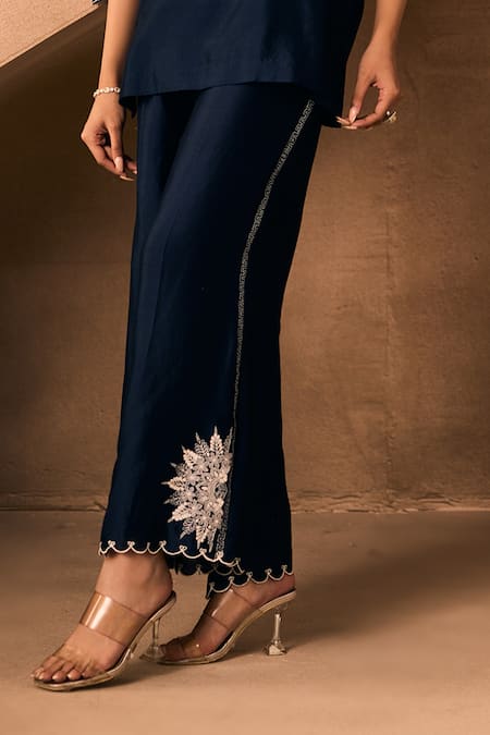 1999ad By Amita & Deepak_Blue Chanderi Embroidery V-neck Thread Kurta And Pant Set _Online_at_Aza_Fashions