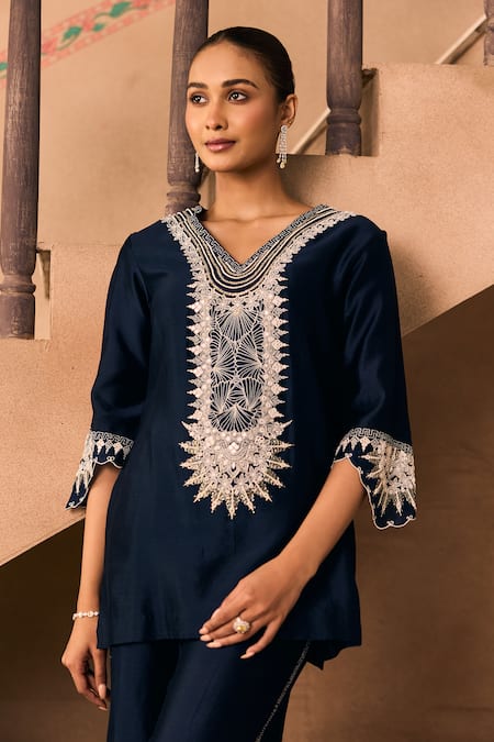 Buy_1999ad By Amita & Deepak_Blue Chanderi Embroidery V-neck Thread Kurta And Pant Set _Online_at_Aza_Fashions