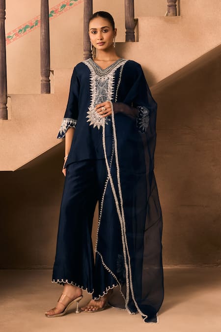 1999ad By Amita & Deepak_Blue Chanderi Embroidery V-neck Thread Kurta And Pant Set _at_Aza_Fashions