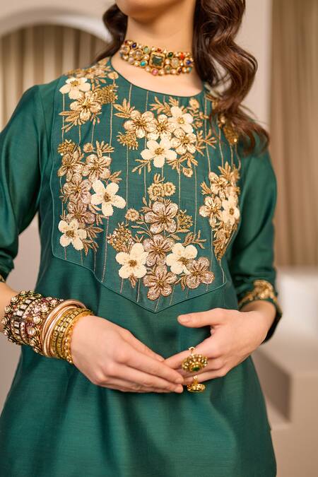 RICHA AHLUWALIA_Green Chanderi Silk, Voile Sequins, Embroidery Flora Bunch Kurta And Skirt Set _at_Aza_Fashions
